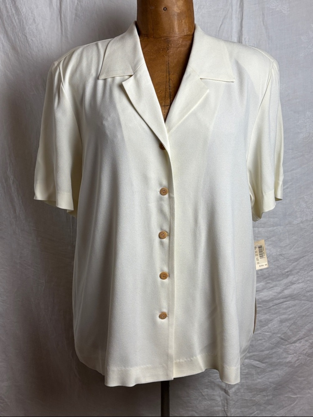 Vintage NWT Tamotsu Cream Notched Collar S/S Button Down Blouse Sz. 2